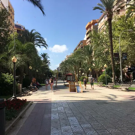 4 Bedrooms -seneca Center * Alicante